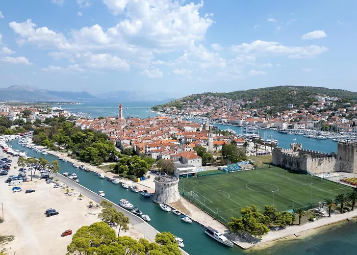 6023c * Trogir